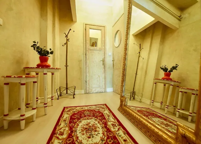 Baroque Splendor: Breathtaking Views & Design