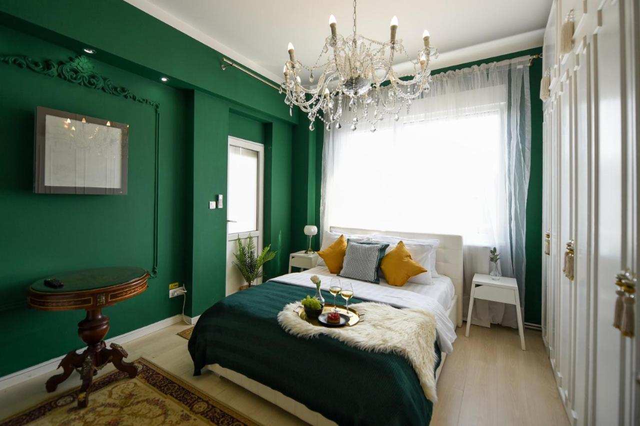 Baroque Splendor: Breathtaking Views & Design Bucarest
