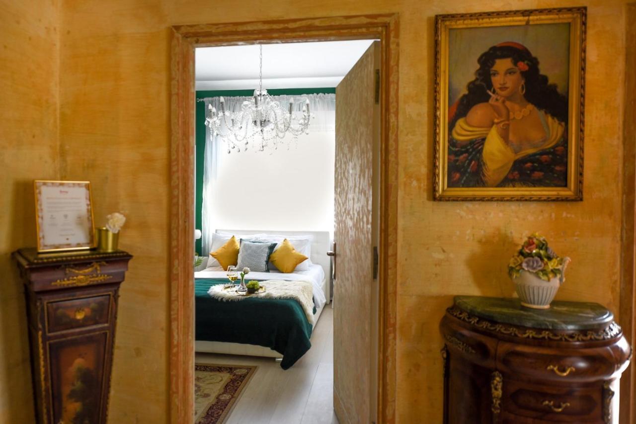 Baroque Splendor: Breathtaking Views & Design Appartamento *