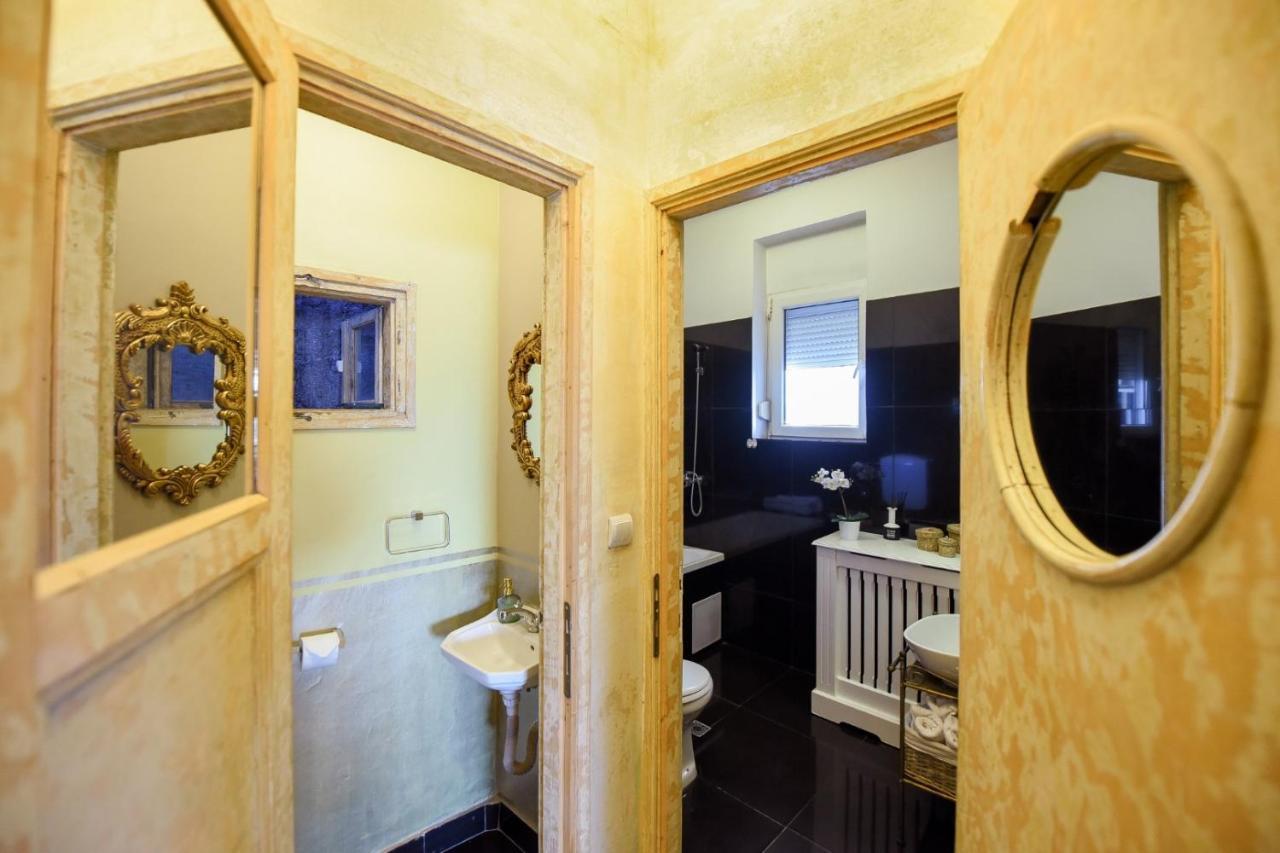 Appartamento Baroque Splendor: Breathtaking Views & Design Bucarest