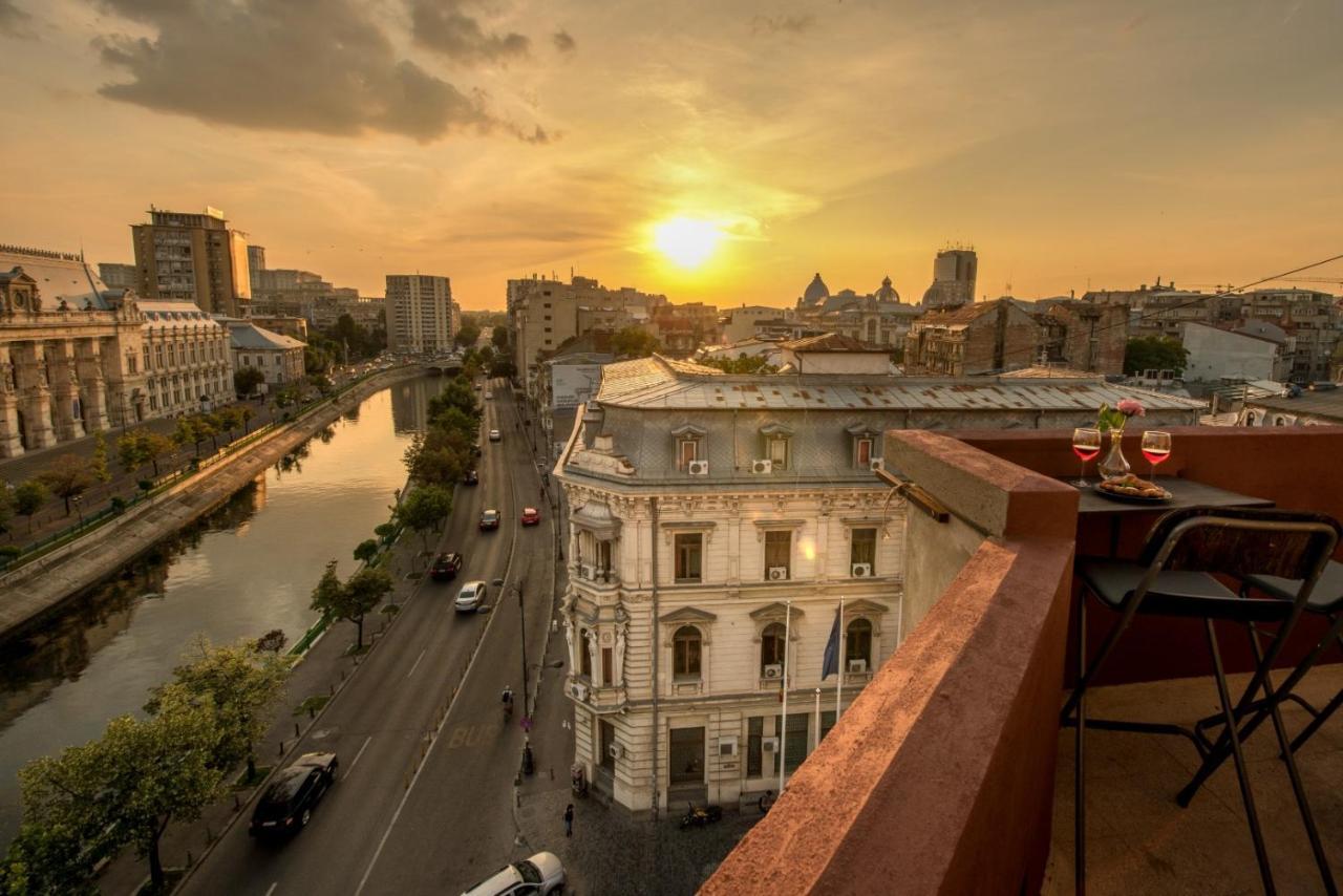Baroque Splendor: Breathtaking Views & Design Appartamento Bucarest