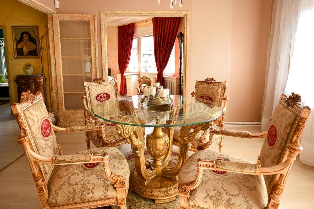 Baroque Splendor: Breathtaking Views & Design Appartamento *